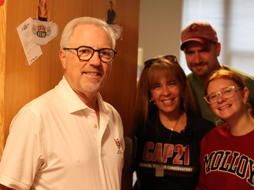 Jim Lentini helping a Molloy student and their family move into their dorm